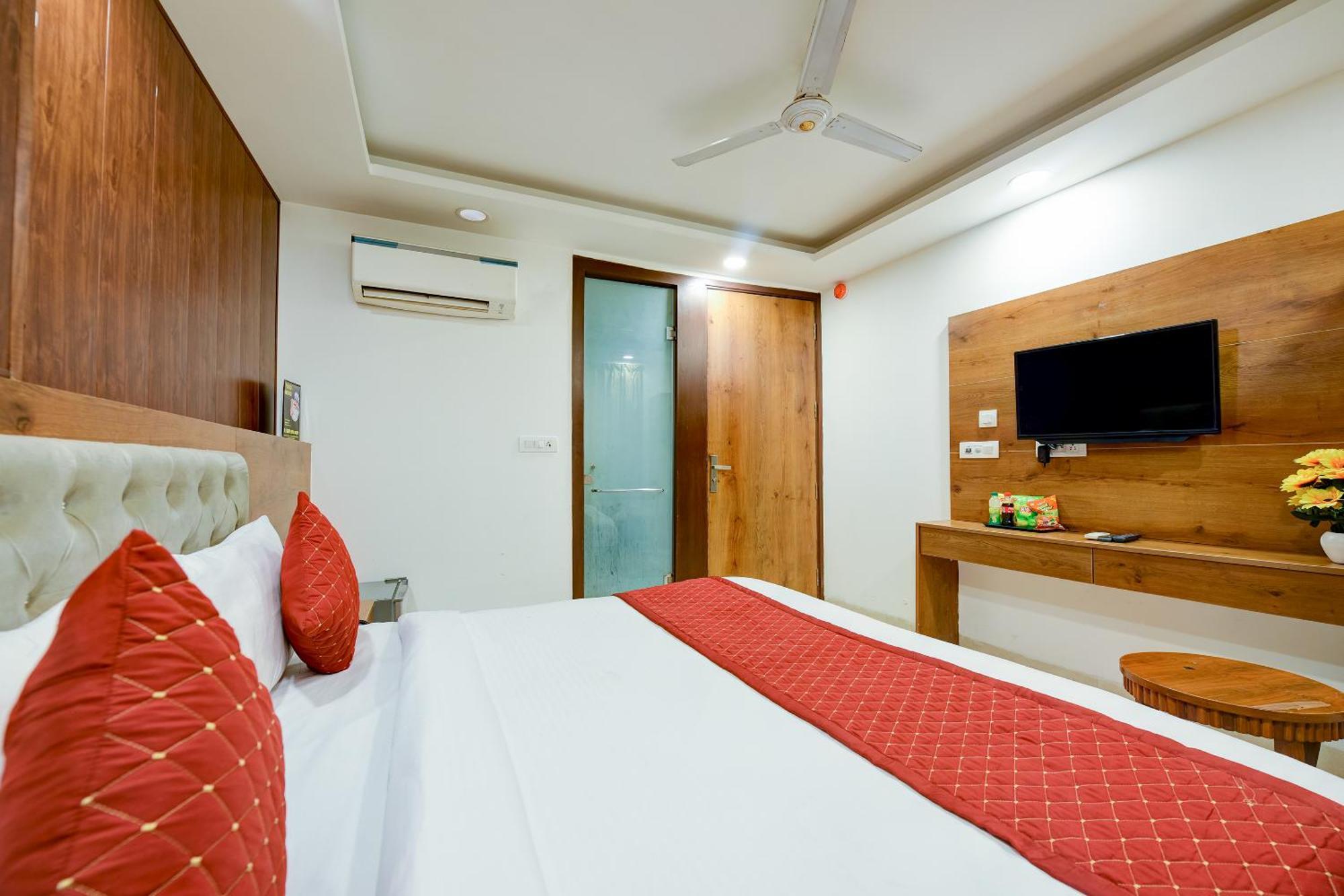 ניו דלהי Hotel Grand Qubic Near Delhi Airport מראה חיצוני תמונה