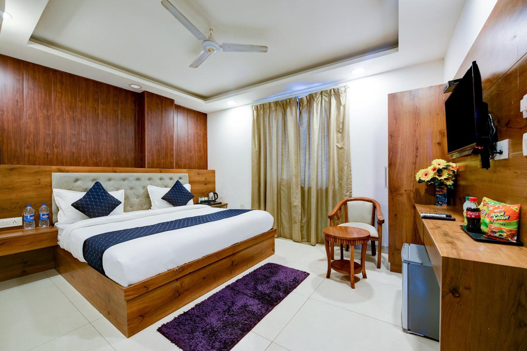 ניו דלהי Hotel Grand Qubic Near Delhi Airport מראה חיצוני תמונה