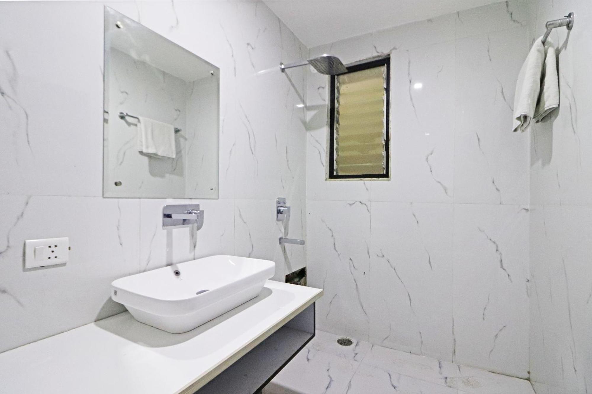 ניו דלהי Hotel Grand Qubic Near Delhi Airport מראה חיצוני תמונה