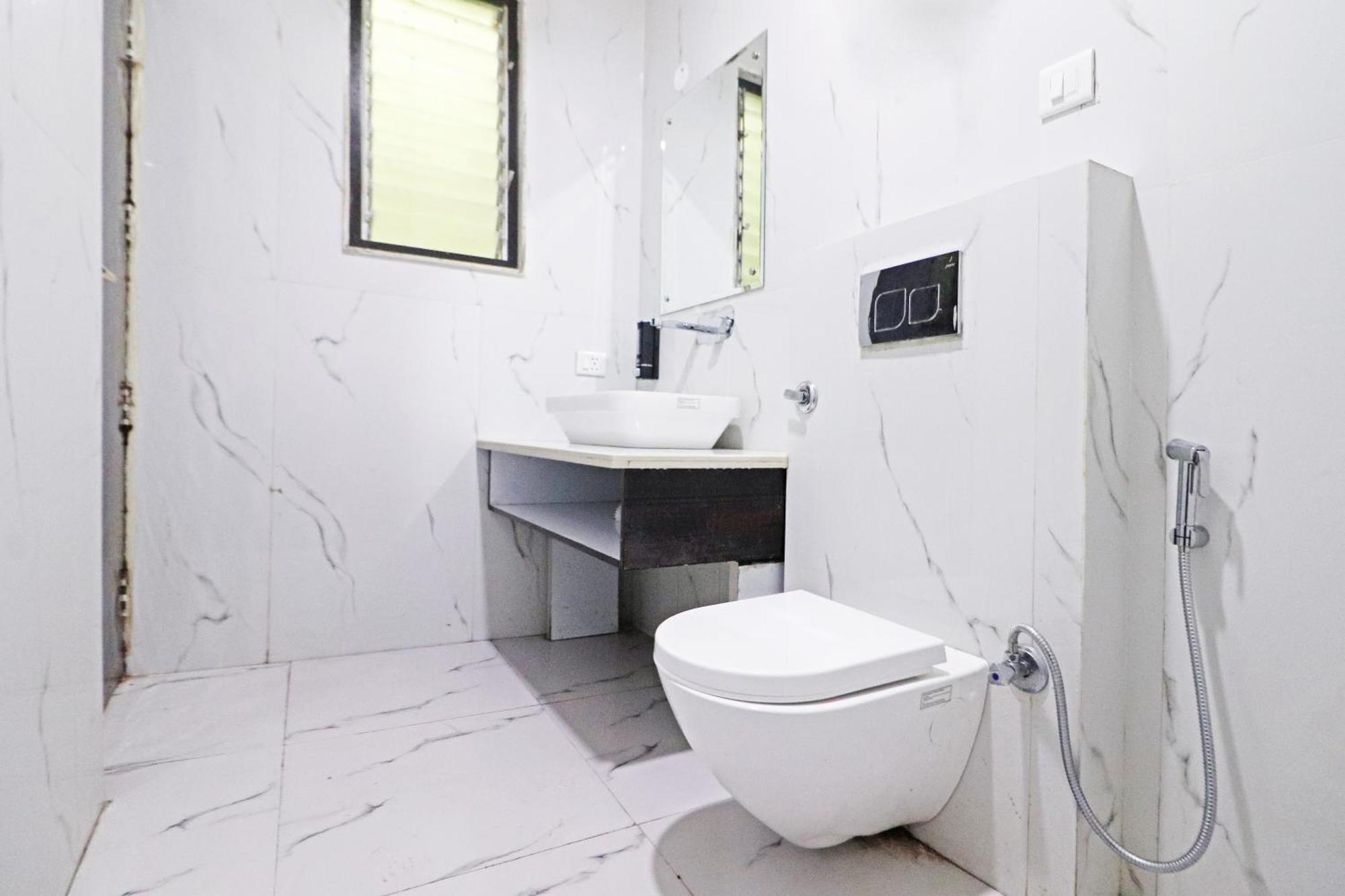 ניו דלהי Hotel Grand Qubic Near Delhi Airport מראה חיצוני תמונה