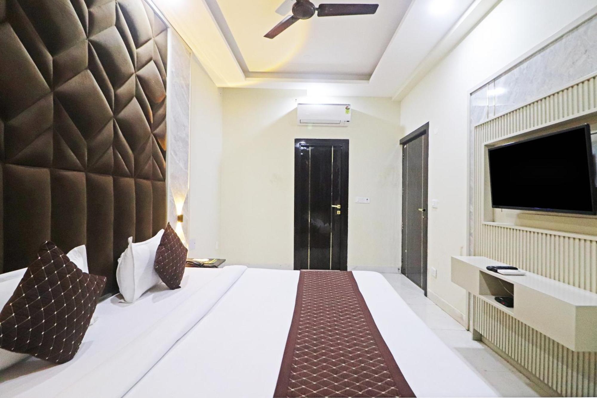 ניו דלהי Hotel Grand Qubic Near Delhi Airport מראה חיצוני תמונה