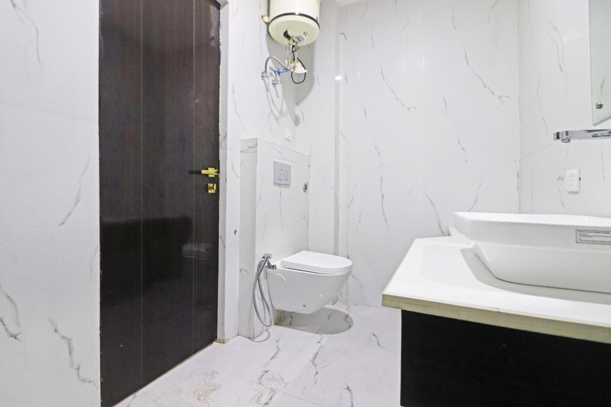 ניו דלהי Hotel Grand Qubic Near Delhi Airport מראה חיצוני תמונה