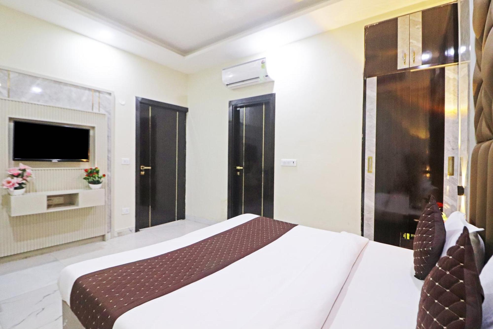 ניו דלהי Hotel Grand Qubic Near Delhi Airport מראה חיצוני תמונה
