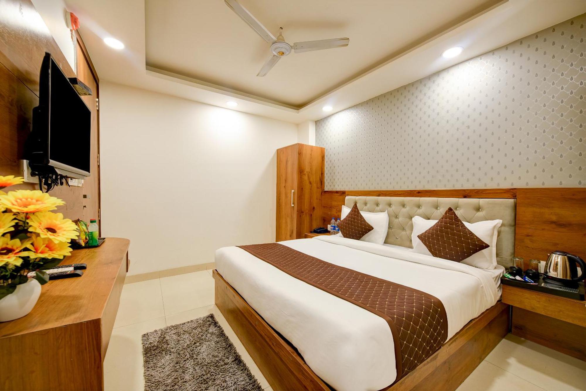 ניו דלהי Hotel Grand Qubic Near Delhi Airport מראה חיצוני תמונה