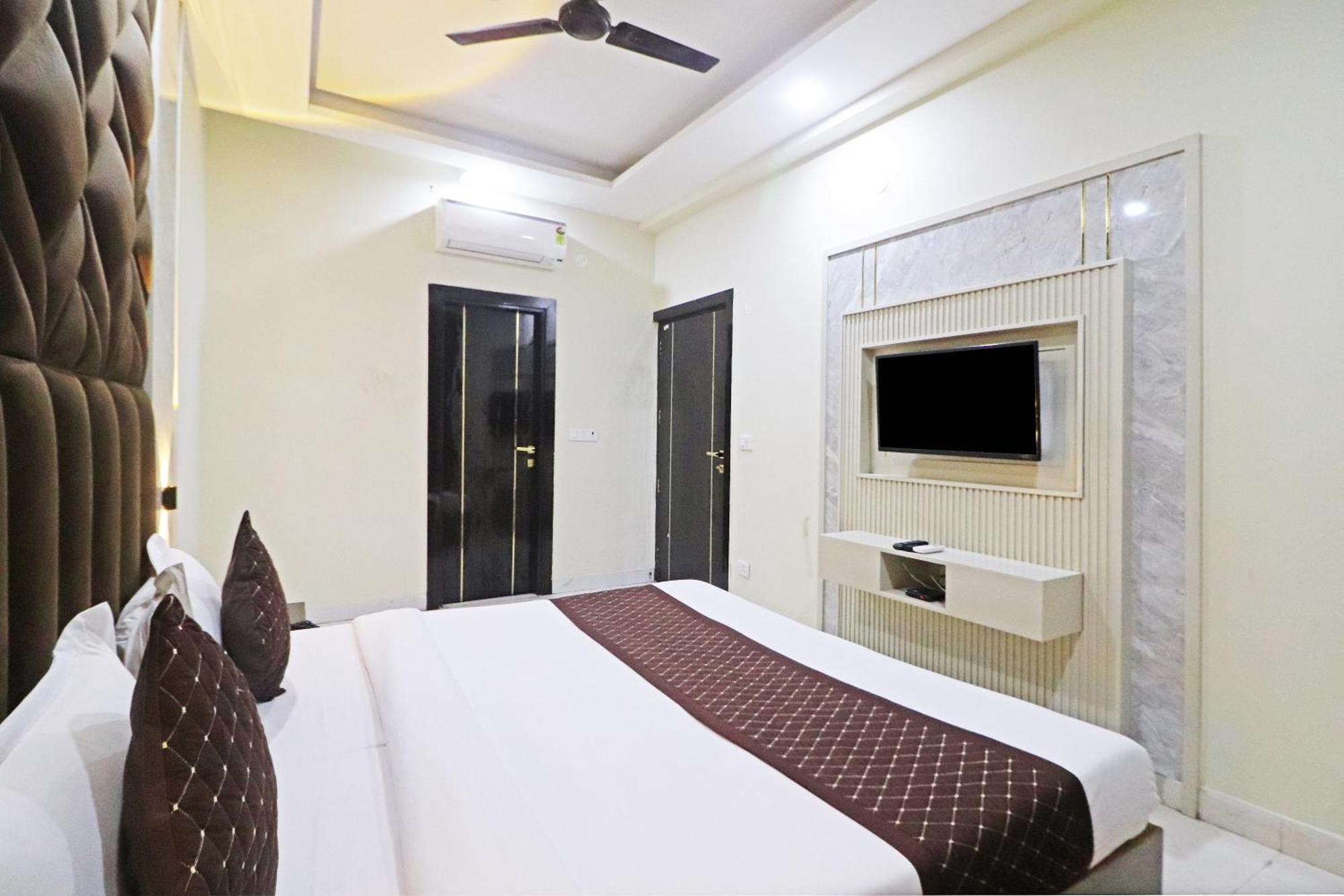 ניו דלהי Hotel Grand Qubic Near Delhi Airport מראה חיצוני תמונה