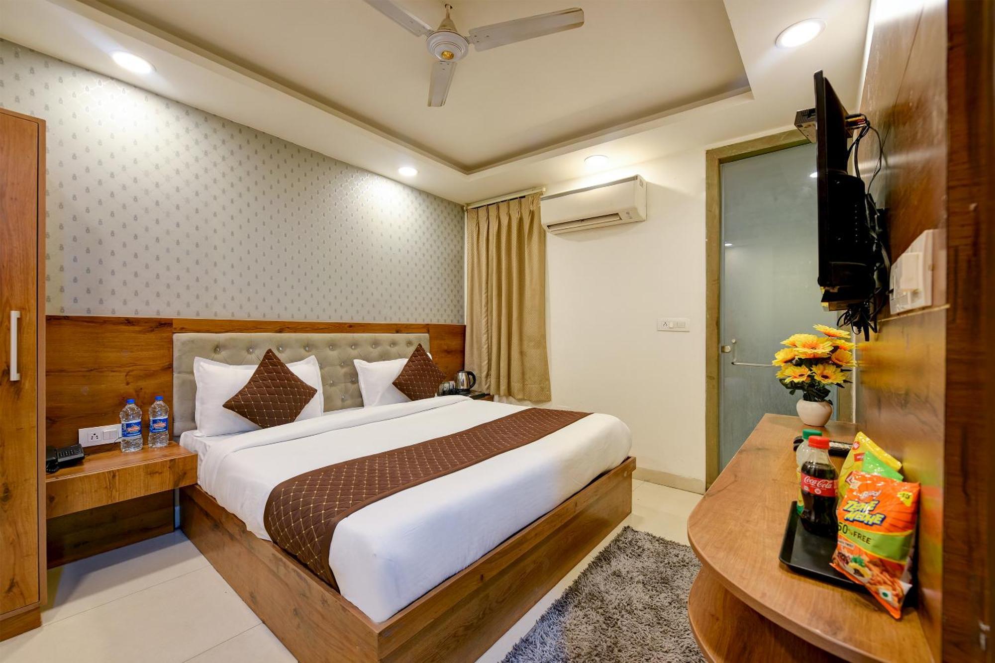 ניו דלהי Hotel Grand Qubic Near Delhi Airport מראה חיצוני תמונה