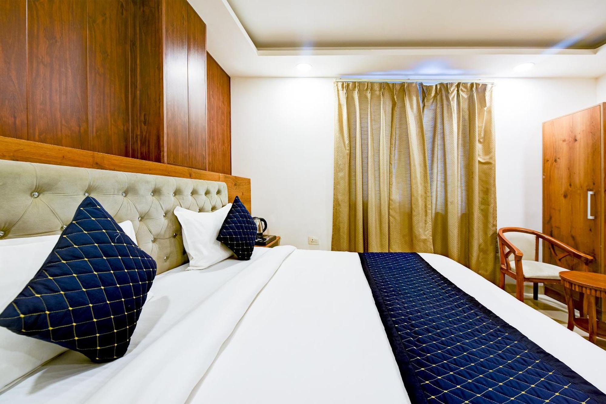 ניו דלהי Hotel Grand Qubic Near Delhi Airport מראה חיצוני תמונה