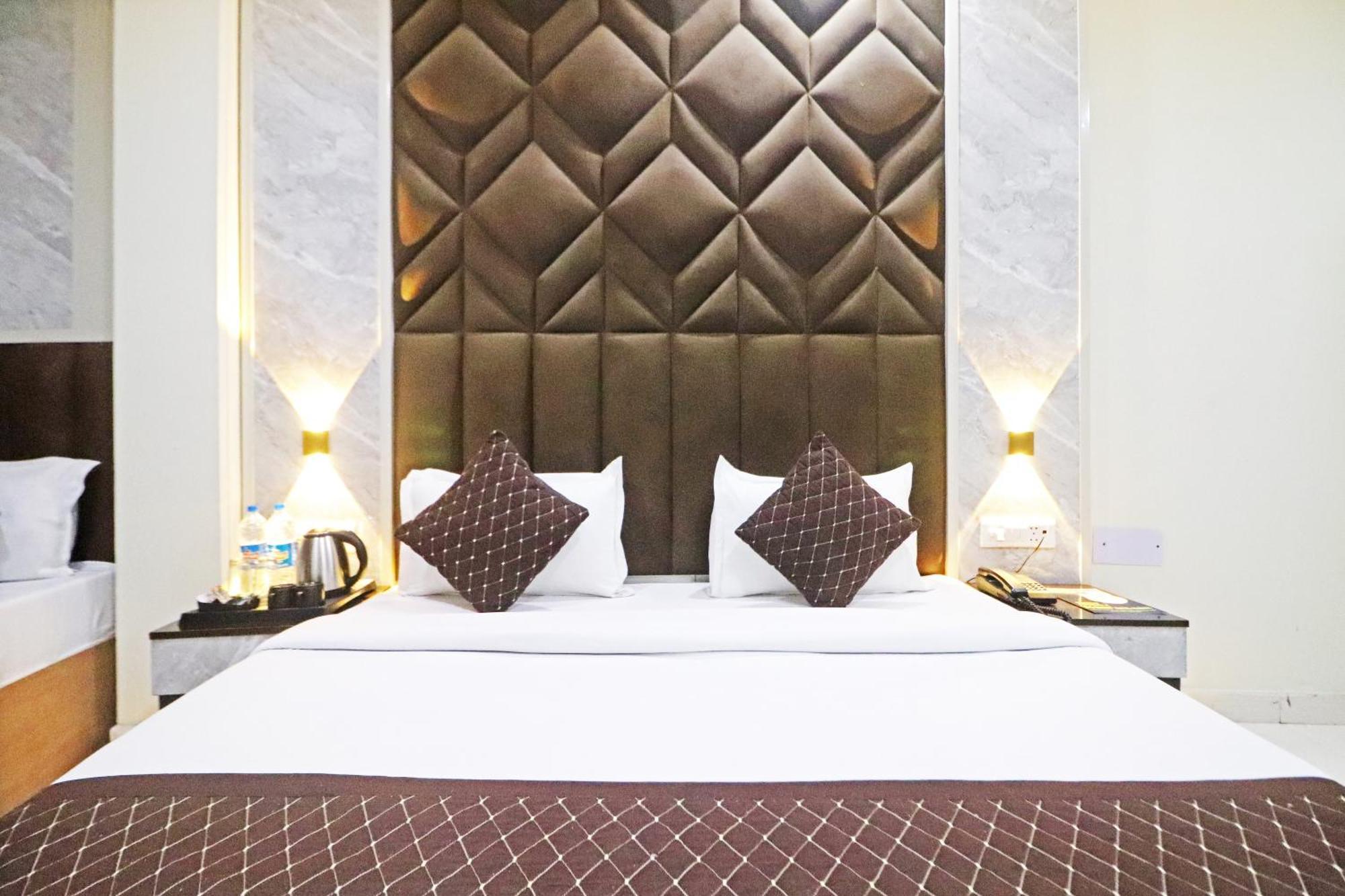 ניו דלהי Hotel Grand Qubic Near Delhi Airport מראה חיצוני תמונה